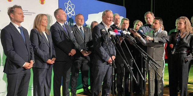 Bełchatów kandydatem na drugą elektrownię jądrową w Polsce. Samorządy mówią „tak”. Deklaracja Bełchatowska przyjęta [Foto]