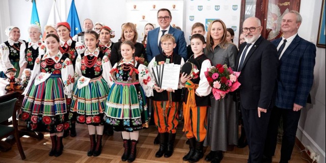 Łowicz: Centrum Folkloru i Kultury Ludowej Województwa Łódzkiego. Umowa na dofinansowanie podpisana! [Foto]