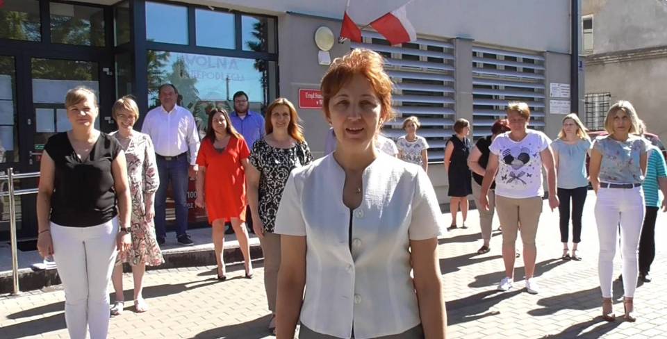 Pracownicy Urzędu Gminy w Witoni wzięli udział w akcji #GaszynChallenge wspierającej chore dzieci