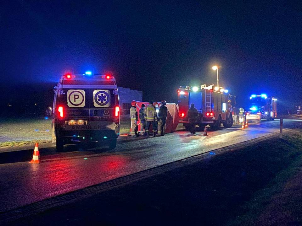 Tragiczny wypadek na DW703. Nie żyje mężczyzna potrącony przez auto