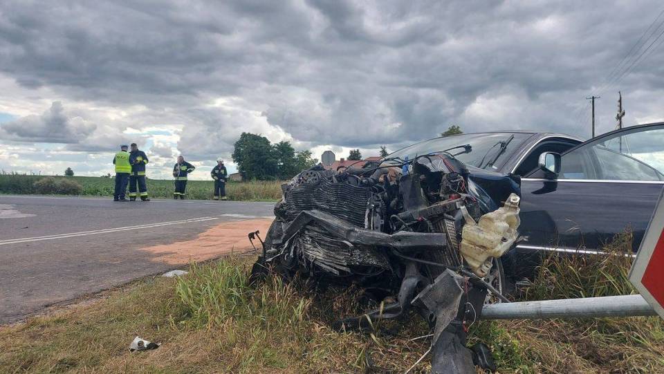 Tragiczny wypadek w gminie Grabów, na miejscu śmigłowiec LPR. Policja podaje nowe informacje