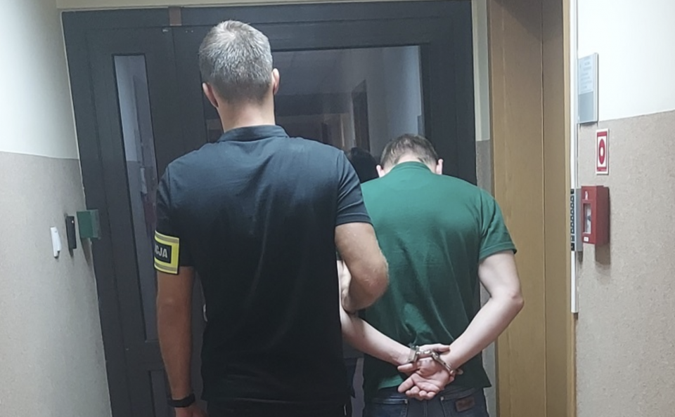 Zaatakował 52-latka, bo ten zwrócił mu uwagę. Napastnik z dozorem i zakazem zbliżania się do pokrzywdzonego