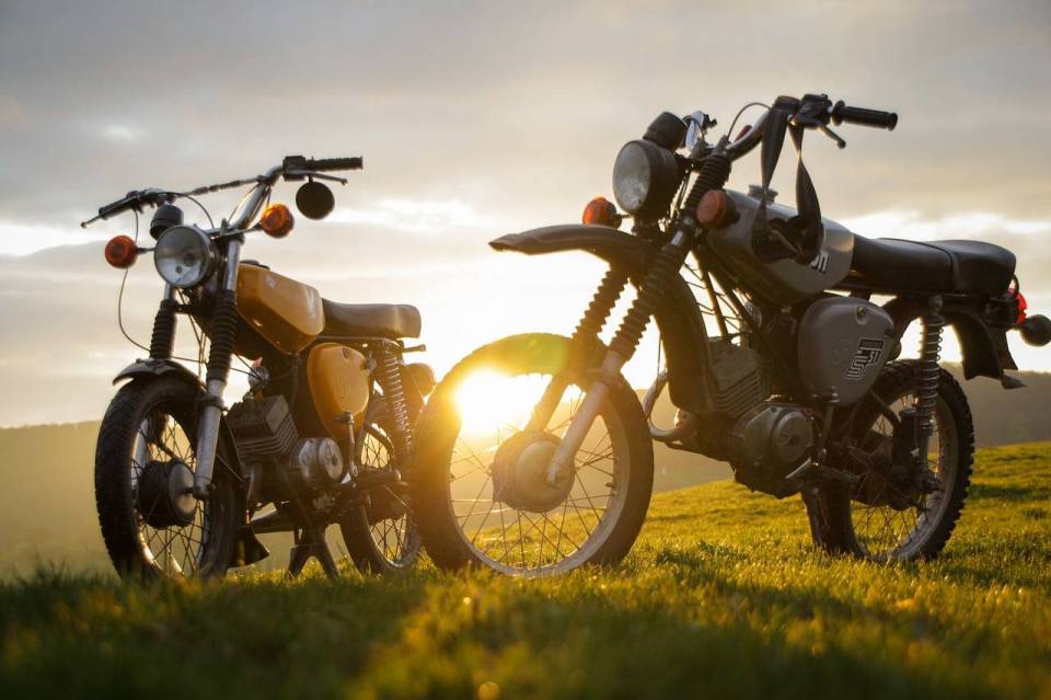 moto-bikes-6867911_1280