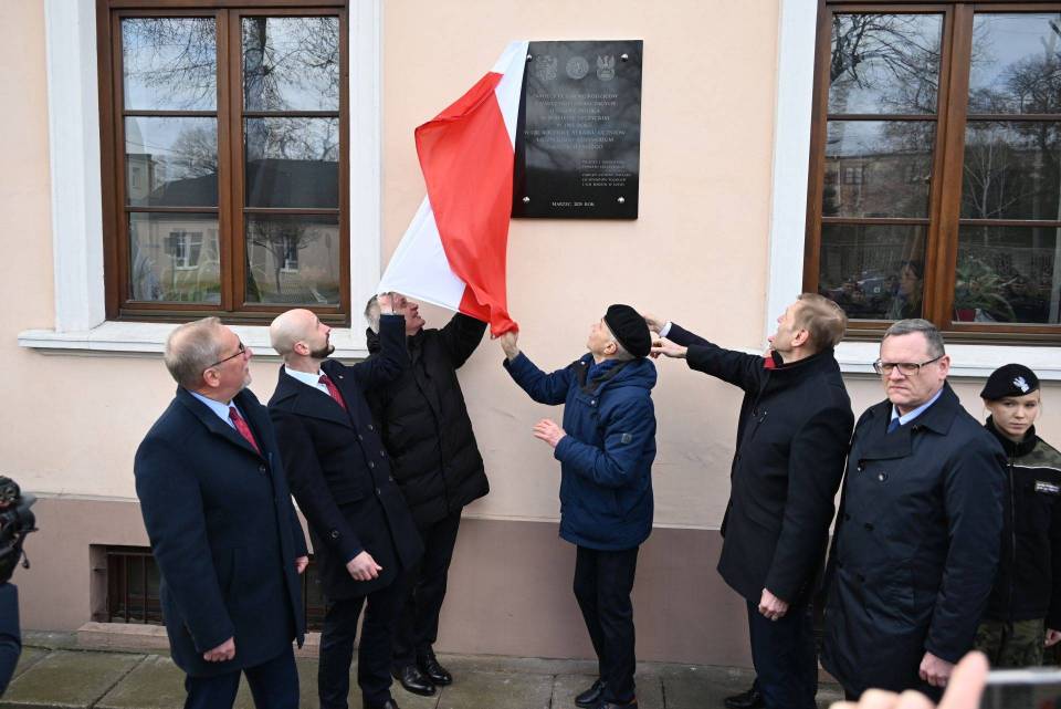 Odsłonięto tablicę upamiętniającą strajk łęczyckiego seminarium nauczycielskiego