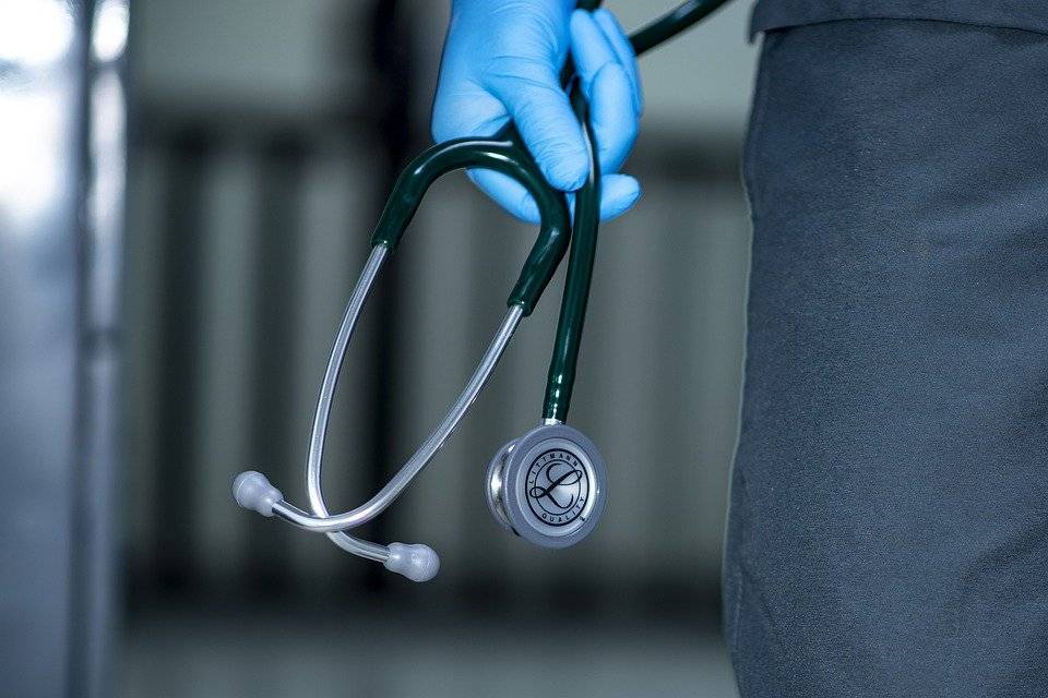 Kilkanaście osób z personelu szpitala w Zgierzu zakażonych koronawirusem